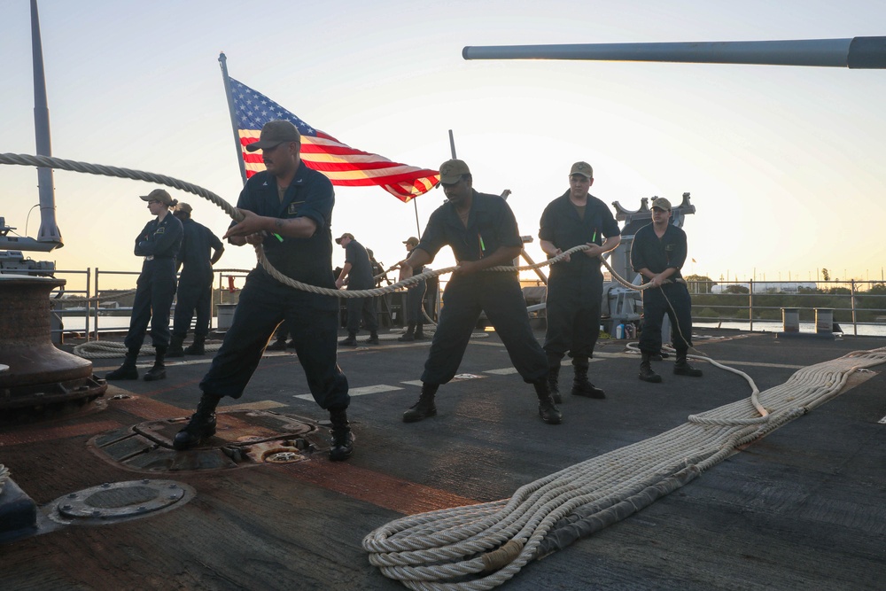 USS Leyte Gulf Departs Cuba