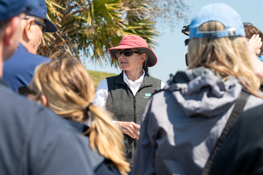 NOAA, Coast Guard conduct shoreline cleanup course