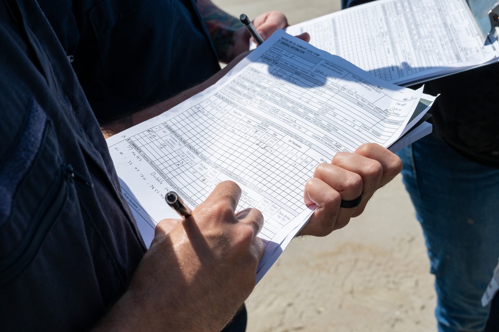 NOAA, Coast Guard conduct shoreline cleanup course