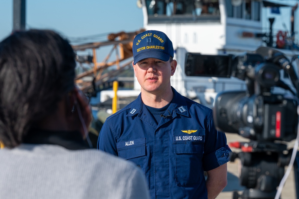 NOAA, Coast Guard conduct shoreline cleanup course