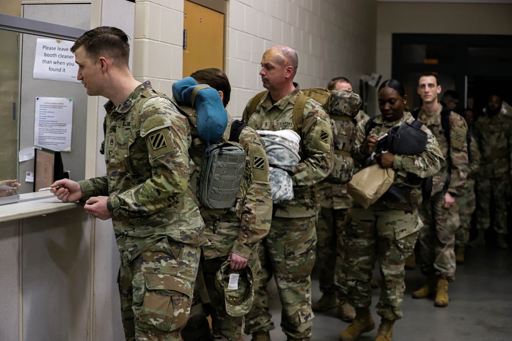 3rd Infantry Division Soldiers Reunite with Families