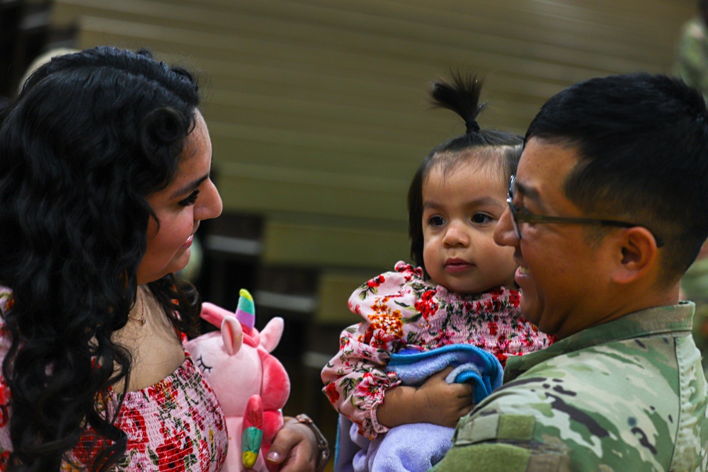 3rd Infantry Division Soldiers Reunite with Families