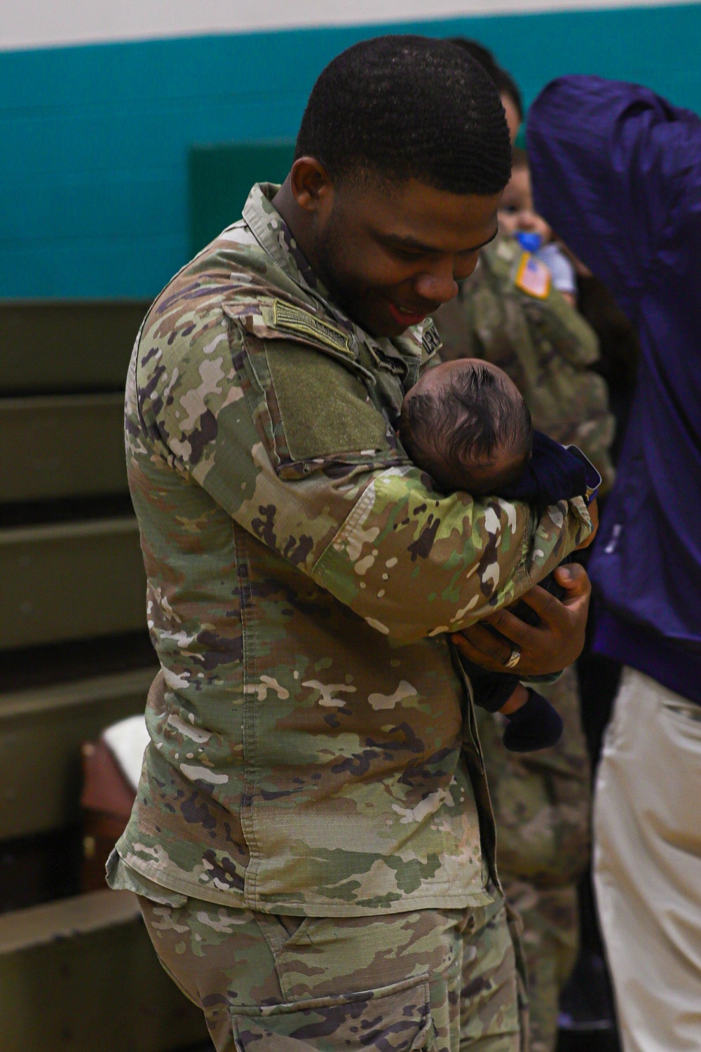 3rd Infantry Division Soldiers reunite with Families