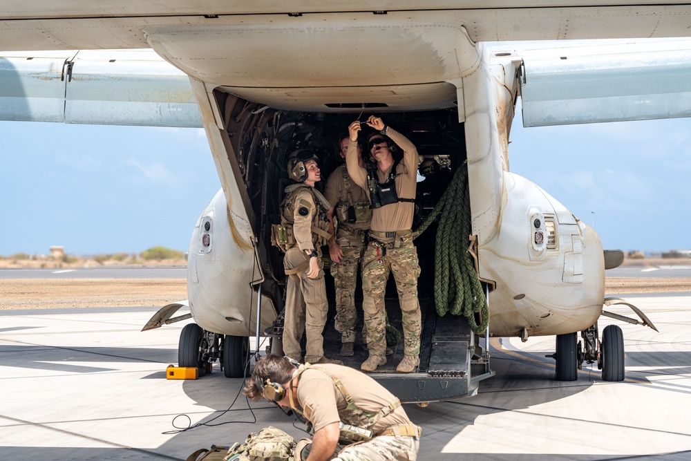 USMC ‘Elvis’ provides hoist platform for 82nd ERQS