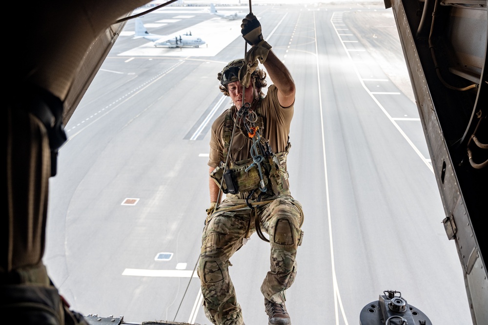 USMC ‘Elvis’ provides hoist platform for 82nd ERQS