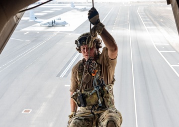USMC ‘Elvis’ provides hoist platform for 82nd ERQS