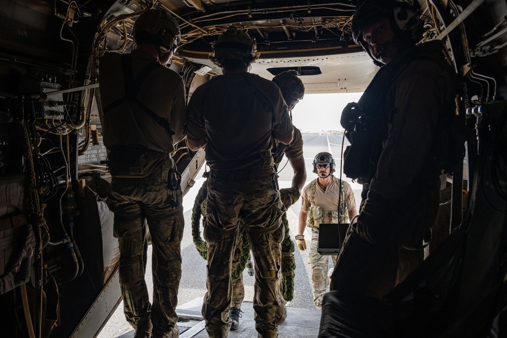 DVIDS - Images - USMC ‘Elvis’ provides hoist platform for 82nd ERQS ...