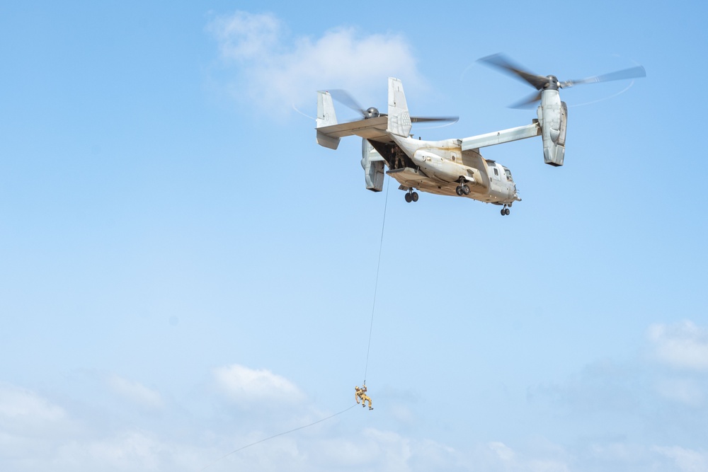 USMC ‘Elvis’ provides hoist platform for 82nd ERQS