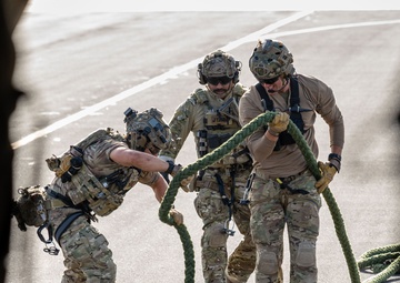 USMC ‘Elvis’ provides hoist platform for 82nd ERQS