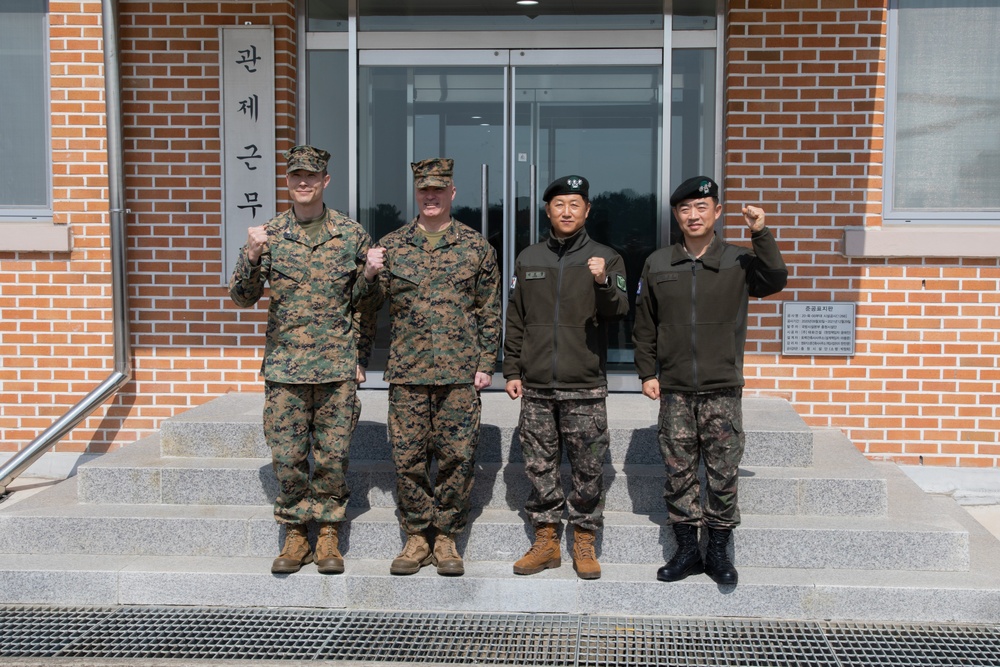 MARFORK visits ROK Army Aviation School