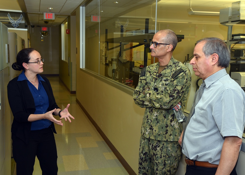 Commander, Naval Medical Forces Pacific visits Naval Medical Research Unit San Antonio