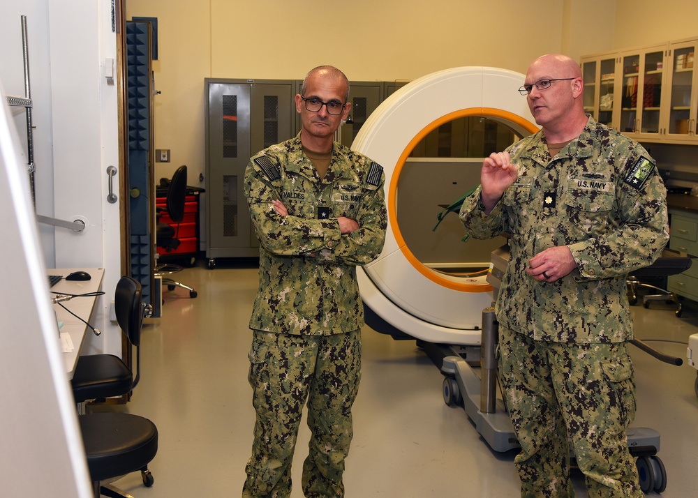 Commander, Naval Medical Forces Pacific visits Naval Medical Research Unit San Antonio