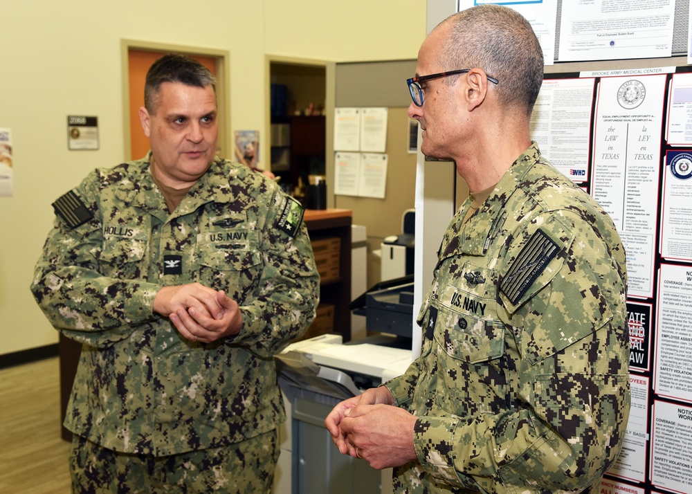 Commander, Naval Medical Forces Pacific visits Naval Medical Research Unit San Antonio