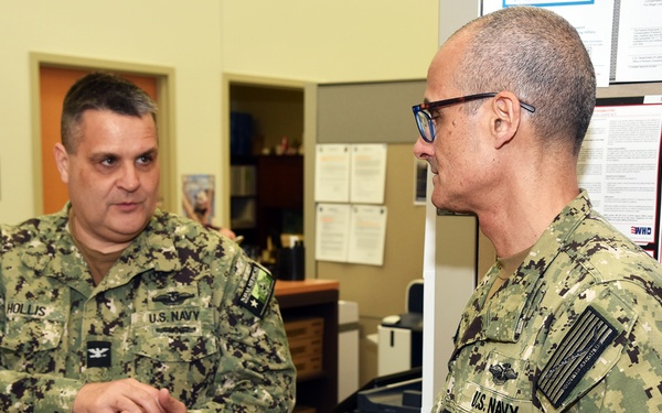Commander, Naval Medical Forces Pacific visits Naval Medical Research Unit San Antonio