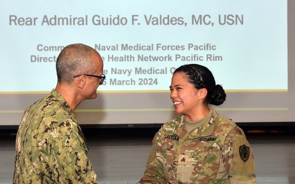 Commander, Naval Medical Forces Pacific visits Naval Medical Research Unit San Antonio