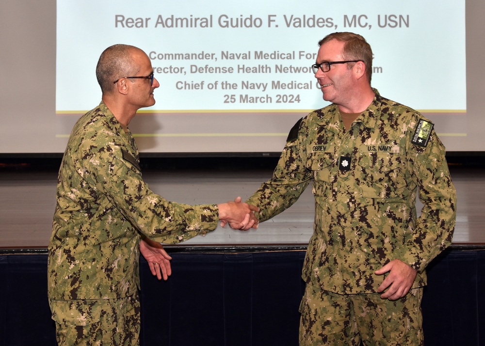 Commander, Naval Medical Forces Pacific visits Naval Medical Research Unit San Antonio