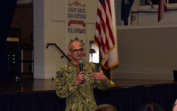 Commander, Naval Medical Forces Pacific visits NAMRU San Antonio