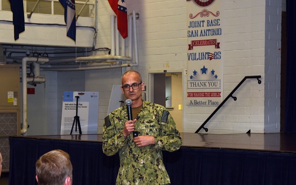 Commander, Naval Medical Forces Pacific visits Naval Medical Research Unit San Antonio