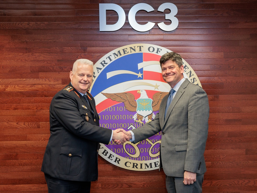 DC3 Hosts Lt. Gen Michael Vetter Director General for Cyber/IT Germany