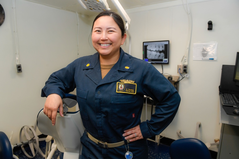 Boxer officers earn Surface Warfare Medical Department Officer qualification