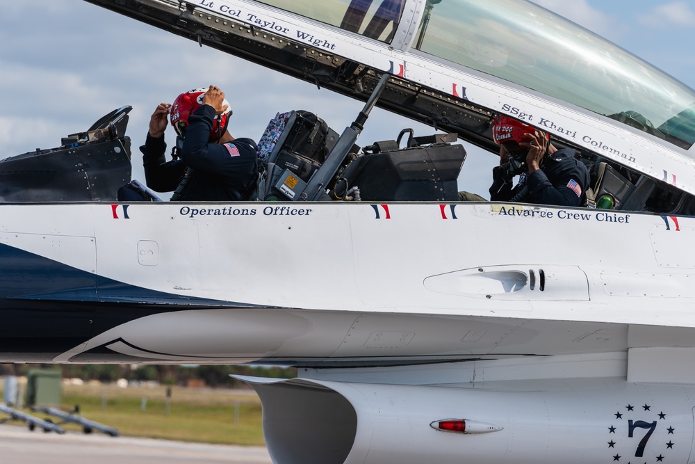 Thunderbird #7 arrives at MacDill for Tampa Bay AirFest