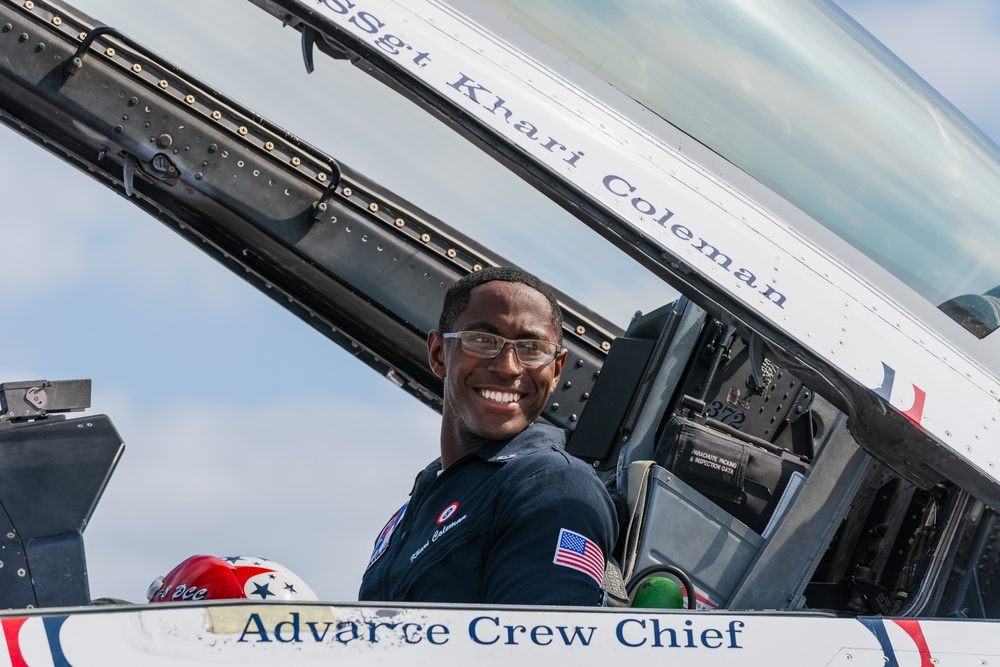 Thunderbird #7 arrives at MacDill for Tampa Bay AirFest