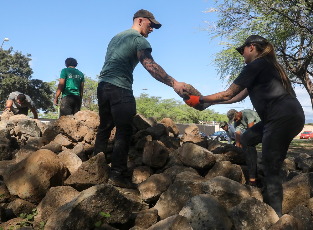 Navy Closure Task Force - Red Hill and Local Community Build Protective Wall for Hawaiian Burial Site