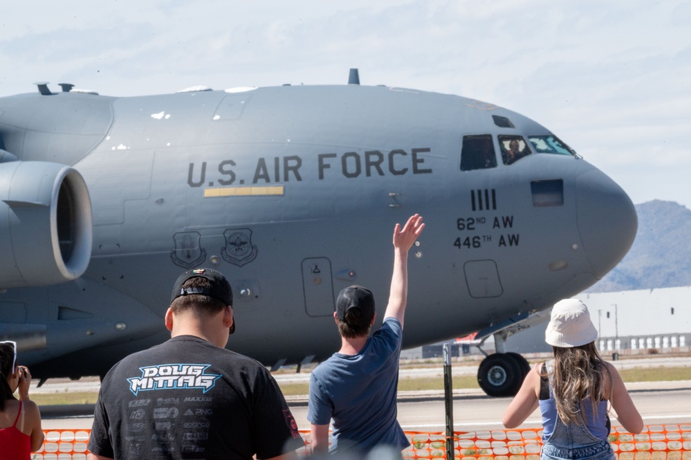 C-17 West Coast Demo Team kicks off Airshow Season