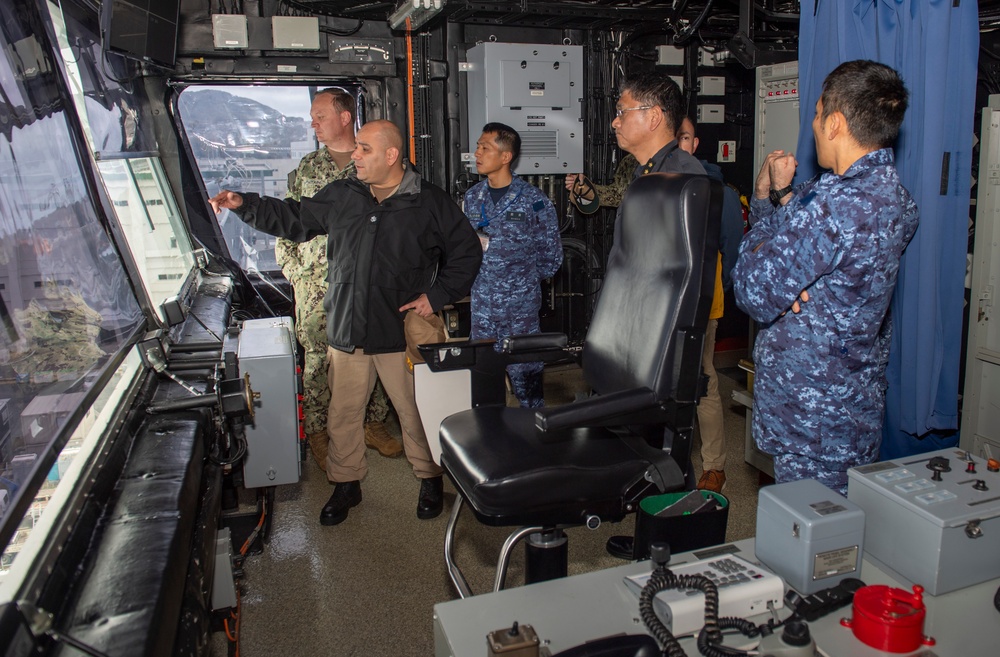 DVIDS - Images - JMSDF Escort Flotilla Two tours USS Miguel Keith (ESB ...