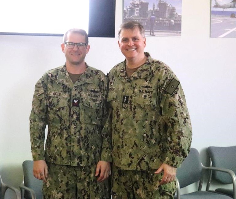 Commander, U.S. Seventh Fleet visits DESRON 7