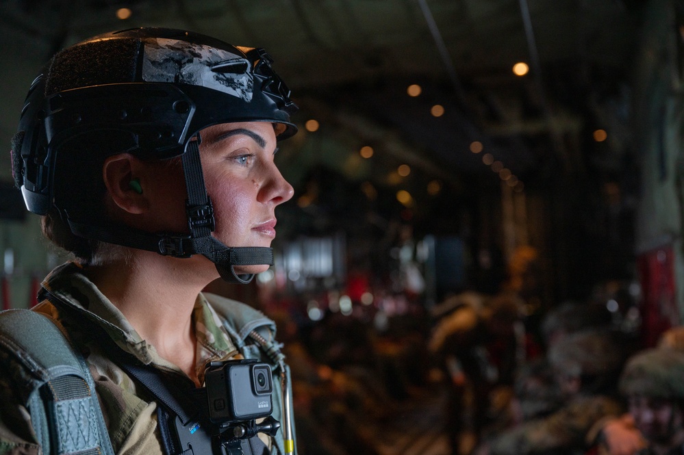 Female jumpmaster inspires greatness, serves as testament to women before her