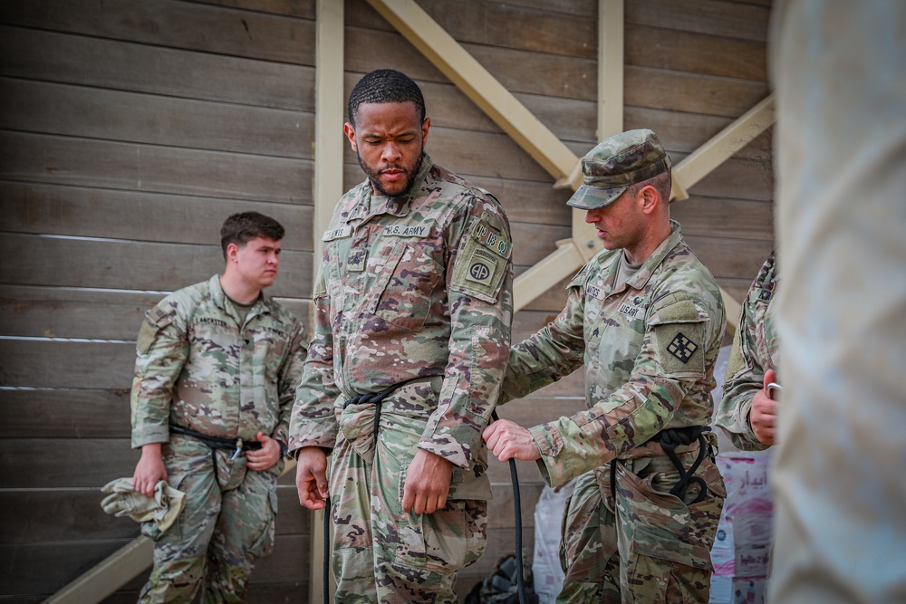 DVIDS - Images - 82nd CAB Rappel Operations [Image 2 of 25]