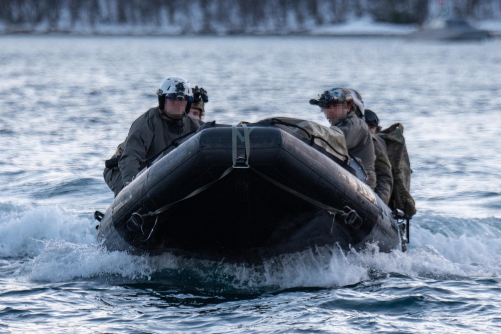 US and Norwegian Naval Special Operators Train Together