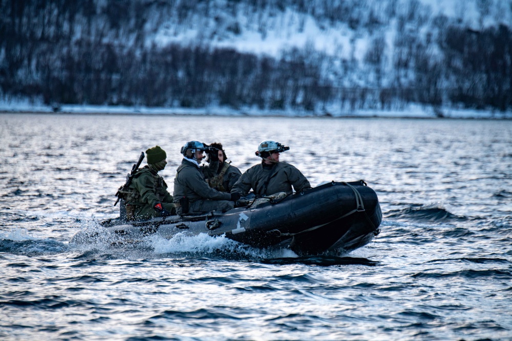 US and Norwegian Naval Special Operators Train Together