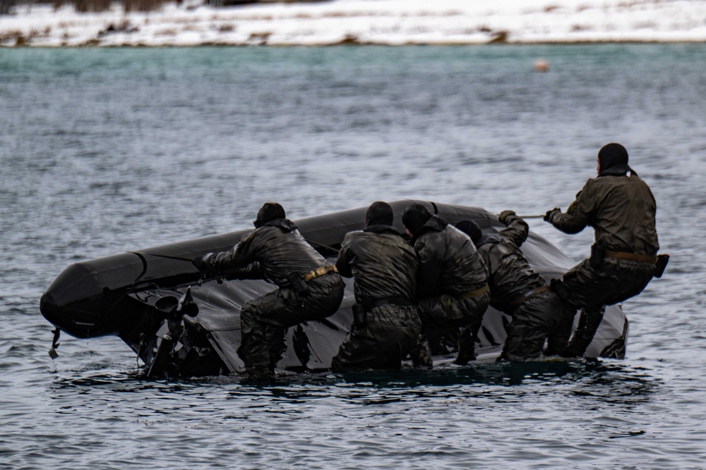 US and Norwegian Naval Special Operators Train Together