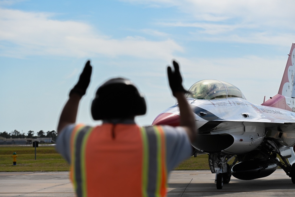 Thunderbird #7 arrives for Tampa Bay AirFest