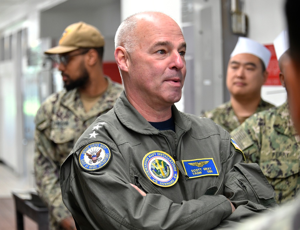 VADM Gray visits Point Mugu, Port Hueneme