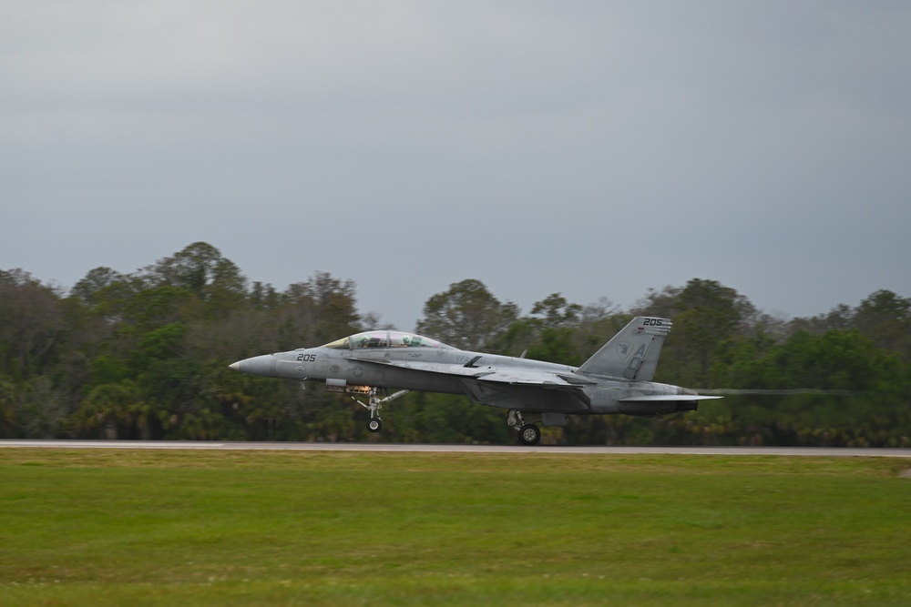Comin' in hot; Aircraft arrive for Tampa Bay AirFest
