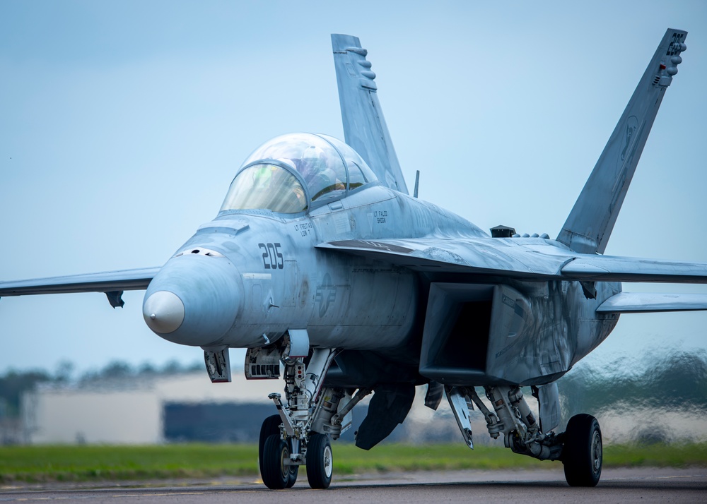 Comin' in hot; Aircraft arrive for Tampa Bay AirFest