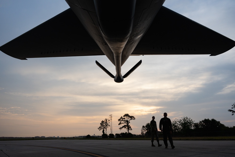 50th ARS refuels Thunderbirds en route to Tampa Bay AirFest