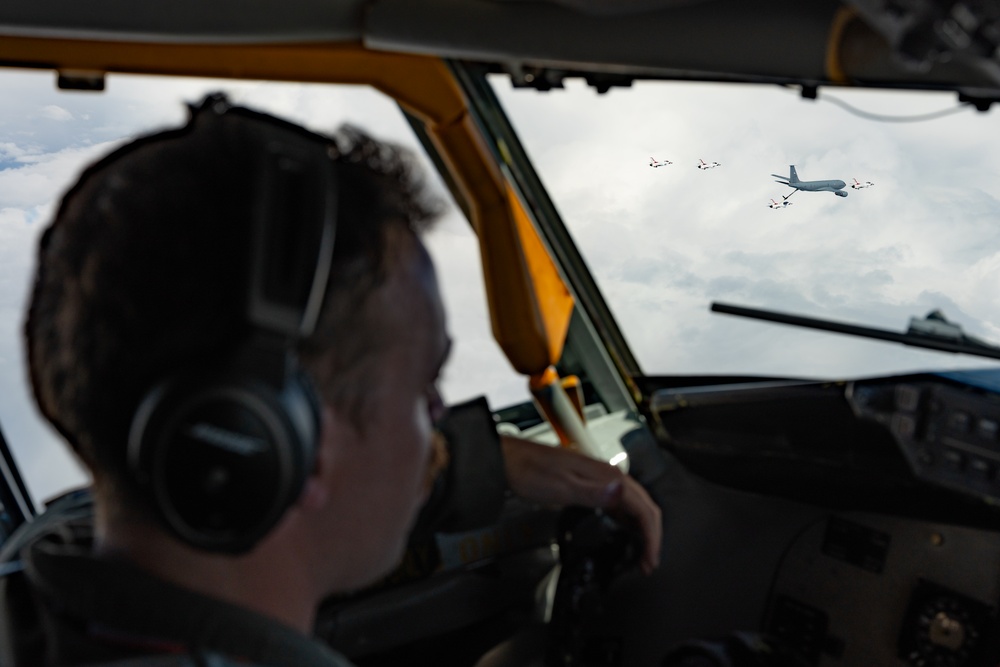 50th ARS refuels Thunderbirds en route to Tampa Bay AirFest