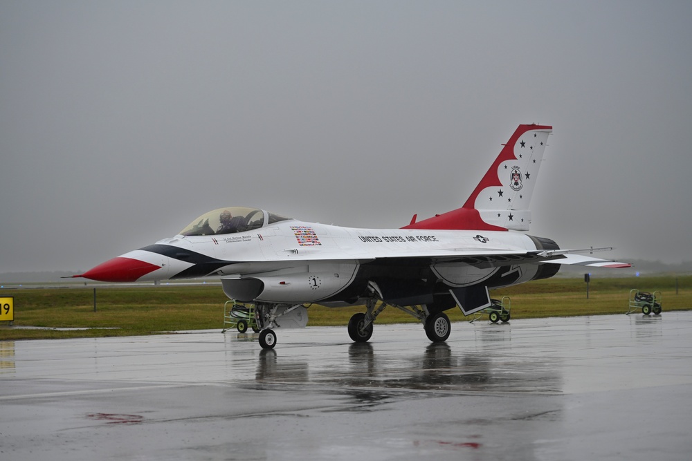 Thunderbirds arrive for Tampa Bay AirFest