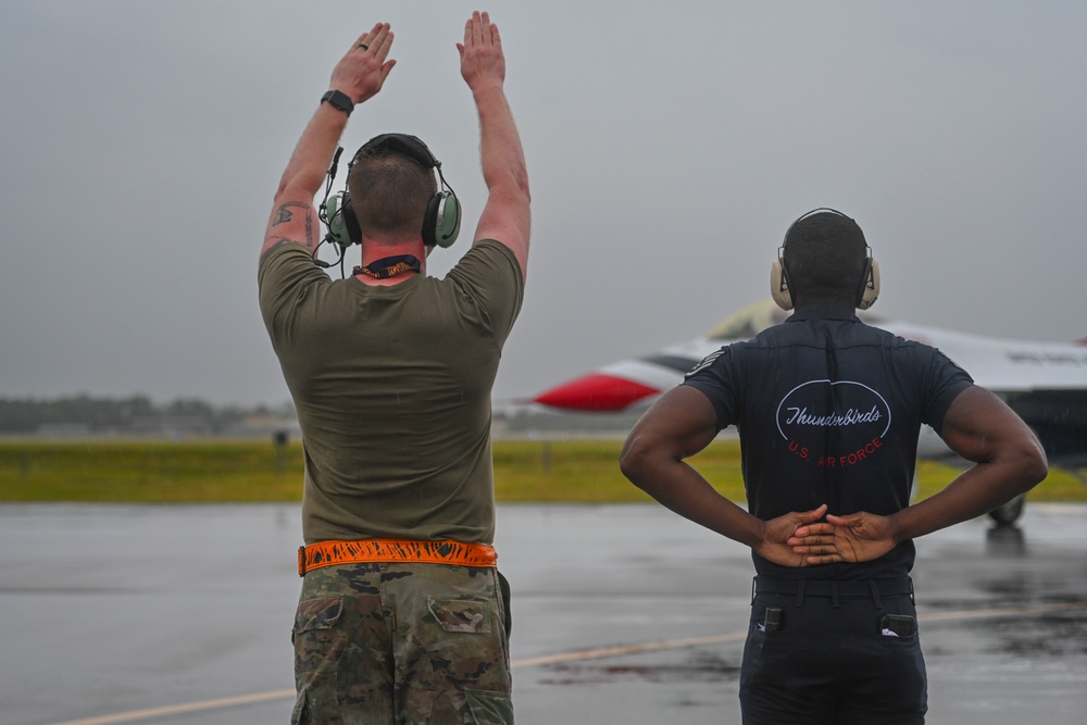 Thunderbirds arrive for Tampa Bay AirFest