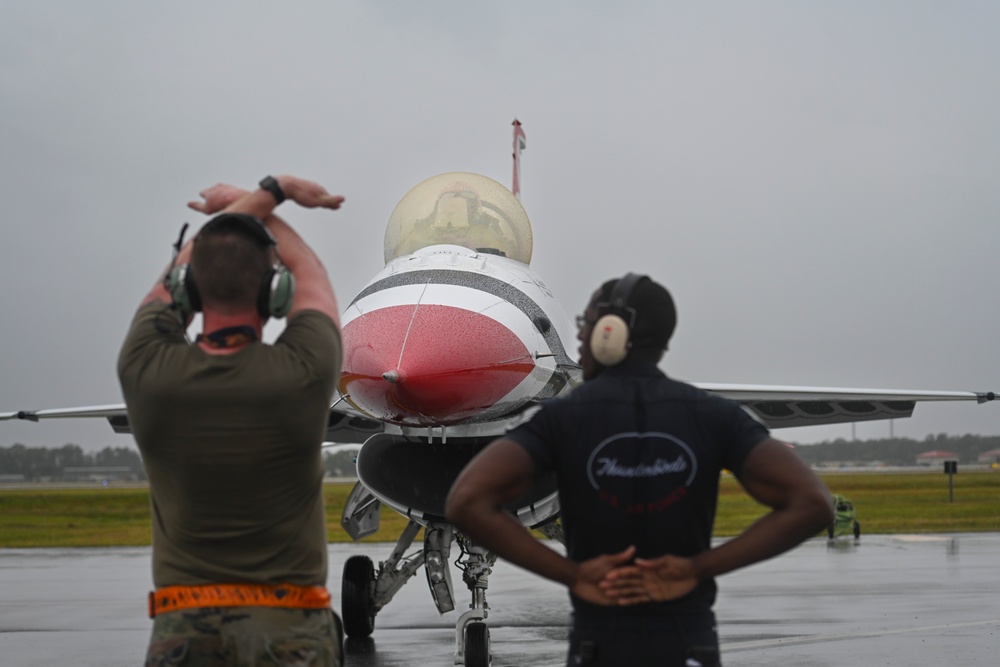 Thunderbirds arrive for Tampa Bay AirFest