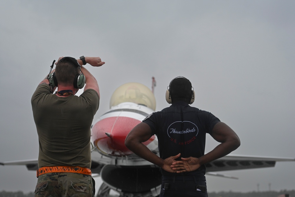 Thunderbirds arrive for Tampa Bay AirFest