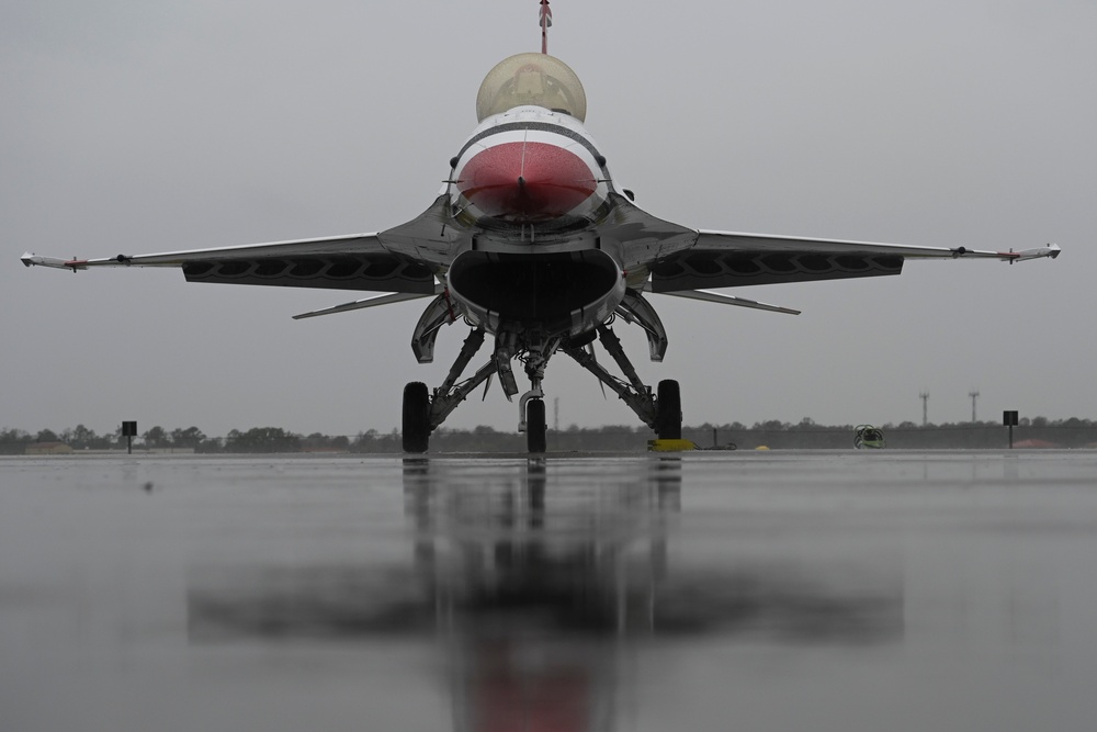 Thunderbirds arrive for Tampa Bay AirFest