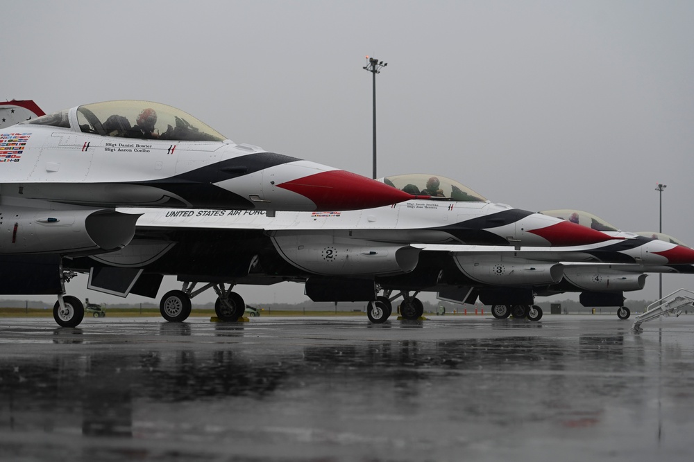 Thunderbirds arrive for Tampa Bay AirFest