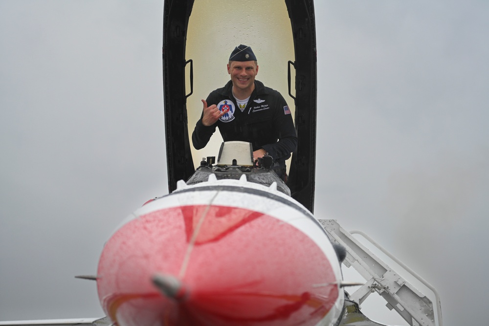 Thunderbirds arrive for Tampa Bay AirFest