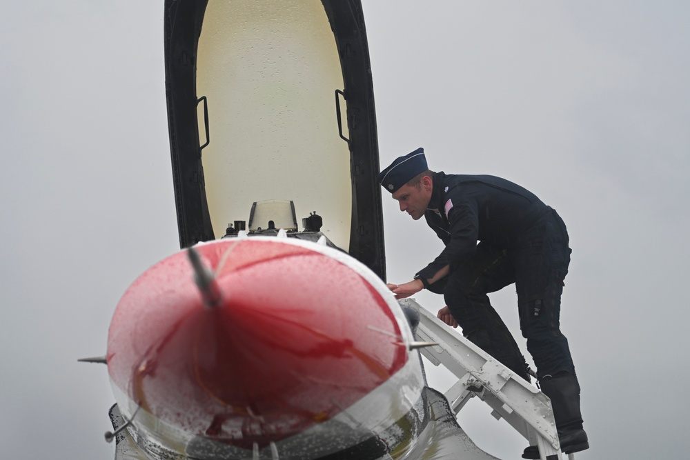 Thunderbirds arrive for Tampa Bay AirFest