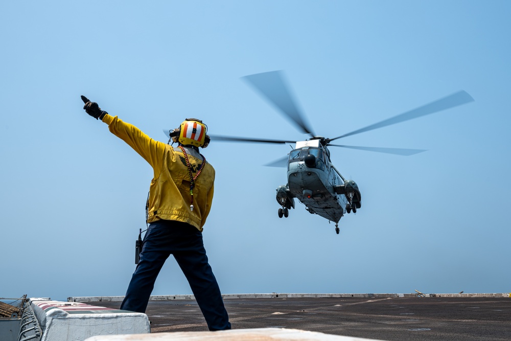 Republic of India UH-3H cross-decks with USS Somerset